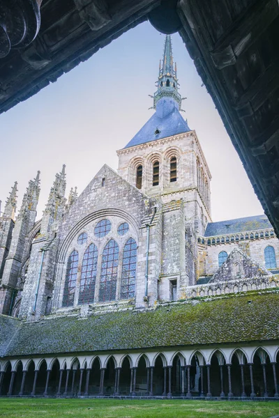 Mont Saint Michel Manastırı, Normandiya Fransa