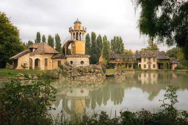 Marlborough Kulesi Marie Antoinette 'in Kraliçe Hamleti Fransa' nın Versay Sarayı 'ndaki Petit Trianon' da.