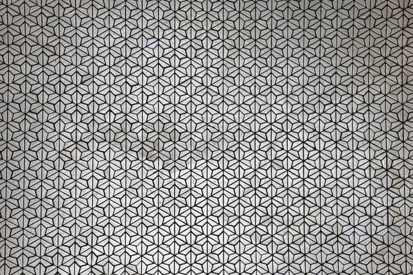 Champs Elysses Galerie Lafayette 'in tavanından fayanslar