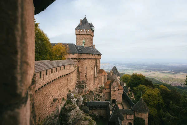 Orschwiller, Alsace, Fransa 'daki Haut-Koenigsbourg şatosundan görüntü