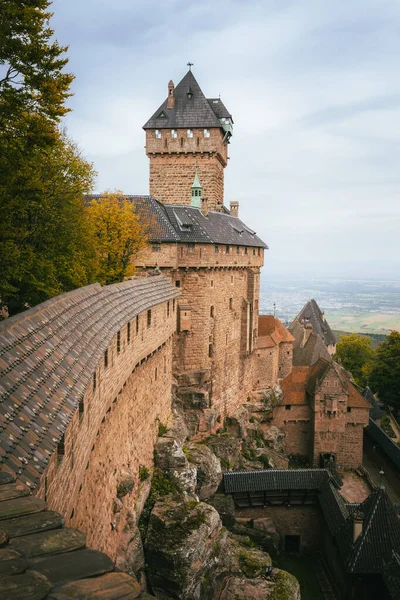 Orschwiller, Alsace, Fransa 'daki Haut-Koenigsbourg şatosundan görüntü