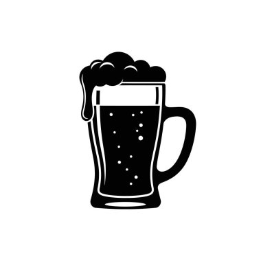 Bol köpüklü, temiz bir siluet olarak sunulan, içecekle dolu klasik bir bira bardağı..