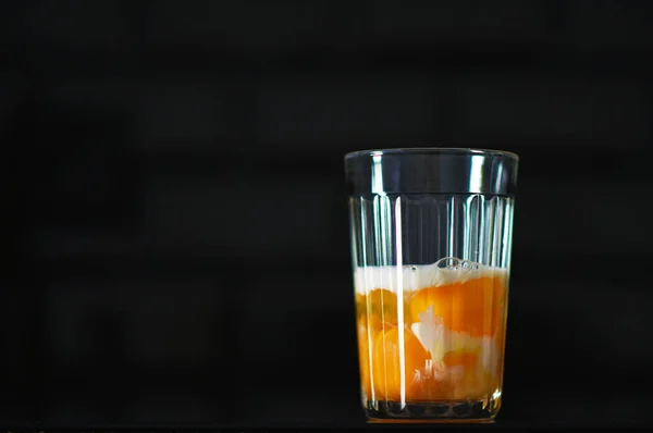 Jaunes Œufs Lait Dans Verre Omelette Transparent Photo De Stock