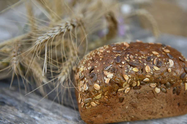 Martwa Natura Chlebem Łodygami Roślin Zbożowych — Zdjęcie stockowe