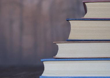 Öğrenme ve büyümenin adımları olarak sıralanmış kitaplar