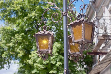 Şehirdeki sokak lambası