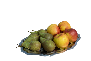 Bir tabak meyve ve armut.