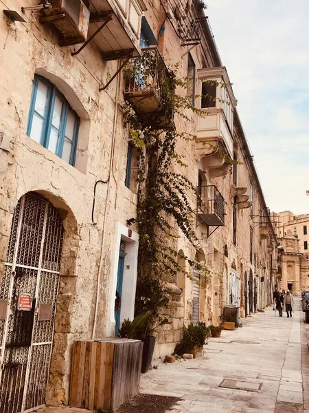Valletta 'da güzel bir ara sokak
