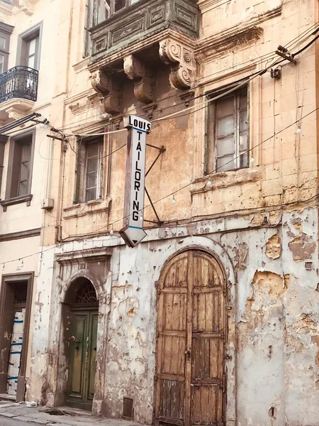 Malta 'daki eski terzi dükkanı.