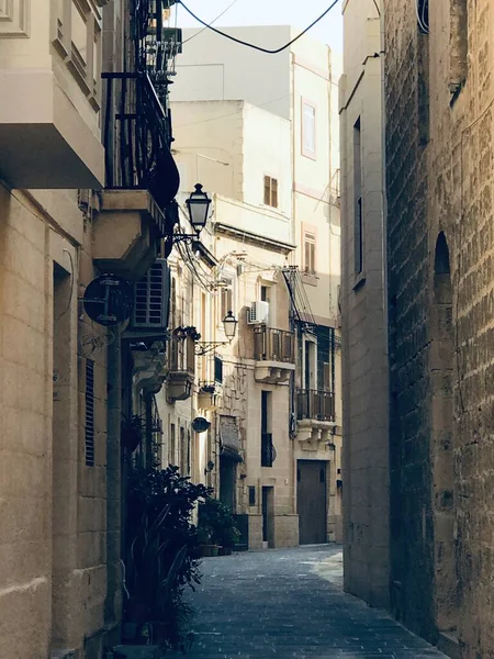 Malta 'da arka sokak.