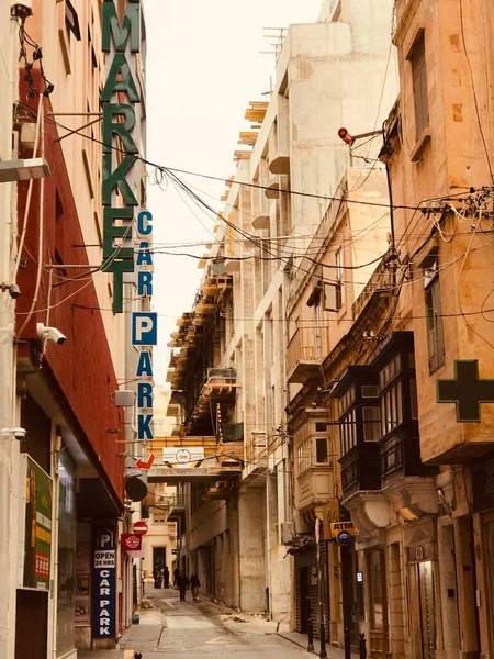 Malta 'da eşsiz bir ara sokak.