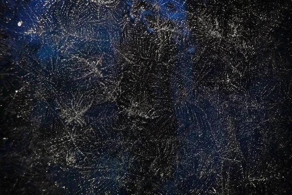 Defocus soyut arkaplanı bulanıklaştırdı. Buzlu pencere