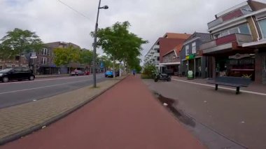 Pov, Hollanda 'daki bir taşra kasabasında kırmızı bir bisiklet yolunda bisiklet sürerken vuruldu.