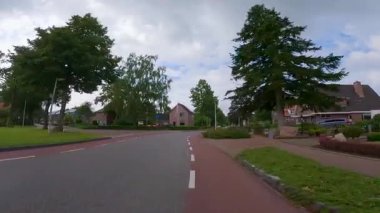 Hollanda 'da sakin bir yerleşim yerinden geçen birinci şahıs bakış açısı