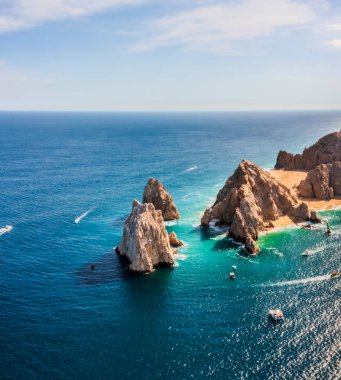 Cabo San Lucas Kemeri, Meksika 'nın Baja California Sur şehrinde, Pasifik Okyanusu ve Cortez Denizi' nin birleştiği yer. Erozyon tarafından yontulmuş, deniz aslanlarına ev sahipliği yapıyor ve fotoğraf çekmek ve tekne kullanmak için ideal bir yer..