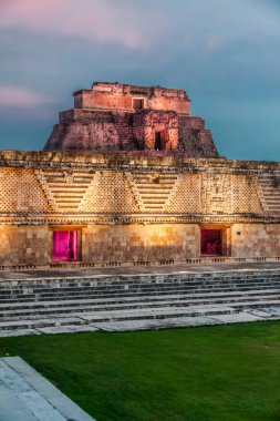 Sihirbazın Antlaşması ve Piramidi 'nin dörtte biri Uxmal, Yucatan, Meksika arkeolojik bölgesinde..