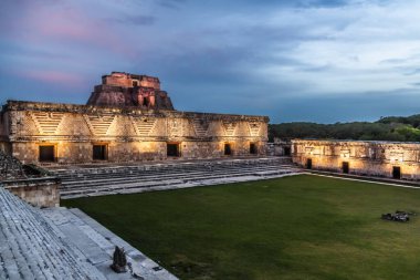 Sihirbazın Antlaşması ve Piramidi 'nin dörtte biri Uxmal, Yucatan, Meksika arkeolojik bölgesinde..
