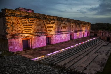 Uxmal, Yucatan, Meksika arkeolojik bölgesinde Nunnery Quadrangle.