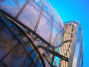 modern ofis binası ile cam duvar