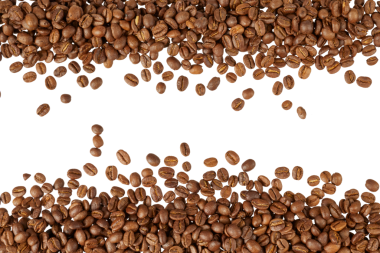 Beyaz veya şeffaf png üzerinde izole edilmiş kavrulmuş kahve çekirdeklerinin çerçeve sınırı