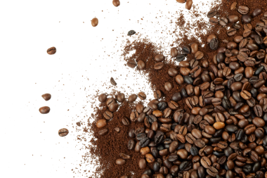 Kafe pudrası köşeli kahve çekirdekleri beyaz veya şeffaf png üzerinde izole