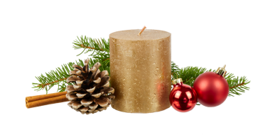 Noel süslemeli büyük altın Noel mumu, köknar ağacı dalı, kırmızı Noel topları ve beyaz ya da şeffaf png 'e izole edilmiş çam kozalağı