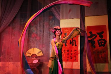 sahnede dans performans