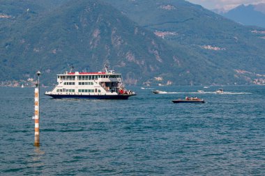 Lago di Como (Como Gölü), Lombardy, İtalya, Avrupa 'da güzel bir yaz manzarası. Como Gölü panoramik manzarası, tatilinizi geçirmek için cennet gibi bir yer, Lombardy, taly, Avrupa