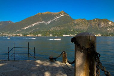 Lago di Como (Como Gölü), Lombardy, İtalya, Avrupa 'da güzel bir yaz manzarası. Como Gölü panoramik manzarası, tatilinizi geçirmek için cennet gibi bir yer, Lombardy, taly, Avrupa
