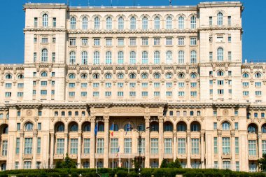 Bükreş 'teki Parlamento Sarayı (Palatul Parlamentului). Dünyanın en büyük sivil idari binası olan Bükreş' teki Parlamento Sarayı (Palatul Parlamentului)