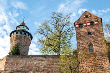 Nuremberg Şatosu (Kaiserburg), tarihi bina, Bavyera, Almanya. Nürnberg Şatosu (Kaiserburg), ortaçağ binası, şehrin amblemi, ünlü turizm merkezi, Almanya