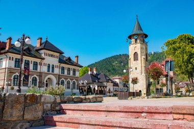 Roma 'nın tarihi Piatra Neamt kentindeki Kraliyet Mahkemesi (Curtea Domneasca). Kraliyet Mahkemesi olarak bilinen Piatra Neamt' ın tarihi merkezi Moldova 'nın en iyi korunmuş ortaçağ topluluklarından biridir..