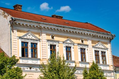Cluj Napoca şehri, güneşli bir günde, Romanya. Transilvanya 'nın Kalbi lakaplı Cluj-Napoca, Romanya' nın en dinamik kentlerinden biridir..