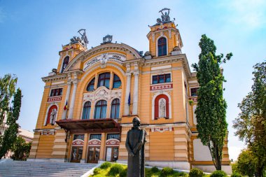 Romanya 'nın Cluj-Napoca kentindeki Lucian Blaga Ulusal Tiyatrosu. Cluj-Napoca 'daki Lucian Blaga Ulusal Tiyatrosu Transilvanya' nın en önemli kültürel kurumlarından ve şehrin önemli mimari yapılarından biridir..