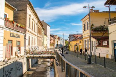Cluj Napoca şehri güneşli bir günde, Romanya. Cluj-Napoca, lakabı Transilvanya 'nın Kalbi olan Romanya' nın en dinamik kentlerinden biri.