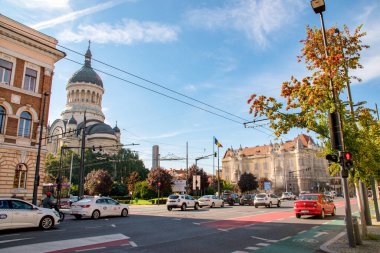 Cluj Napoca şehri güneşli bir günde, Romanya. Cluj-Napoca, lakabı Transilvanya 'nın Kalbi olan Romanya' nın en dinamik kentlerinden biri.