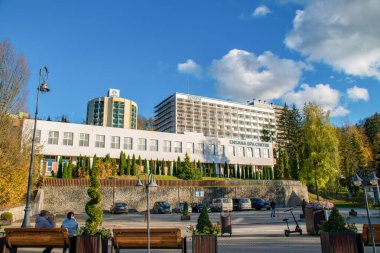 Transilvanya 'nın Transilvanya kentindeki peyzaj Romanya' nın en önemli spa merkezlerinden biri ve Avrupa düzeyinde eşsiz tedavi edici özellikleriyle tanınıyor..