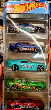 Hot Wheels, 1968 yılında oyuncak üreticisi Mattel tarafından piyasaya sürülen ve piyasaya sürülen bir oyuncak otomobil markasıdır..