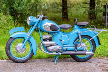 Eski bir Puch motosikleti kusursuzca restore edildi. Puch, 1899 yılında Graz 'da Johann Puch tarafından kurulmuş bir Avusturya markasıdır..