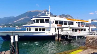 Lago di Como (Como Gölü), Lombardy, İtalya, Avrupa 'da güzel bir yaz manzarası. Como Gölü panoramik manzarası, tatilinizi geçirmek için cennet gibi bir yer, Lombardy, taly, Avrupa