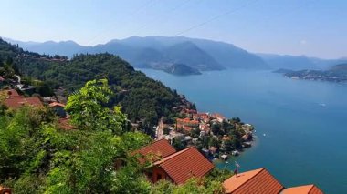 Lago di Como (Como Gölü), Lombardy, İtalya, Avrupa 'da güzel bir yaz manzarası. Como Gölü panoramik manzarası, tatilinizi geçirmek için cennet gibi bir yer, Lombardy, taly, Avrupa