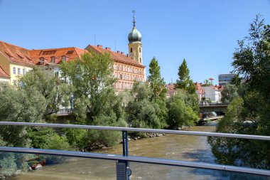 Avusturya 'nın tarihi şehir merkezi Graz. Graz tarihi merkezi (Altstadt), UNESCO Dünya Mirasları Listesi 'ne dahil edilerek Orta Avrupa' nın en iyi korunmuş kentsel gruplarından biridir..