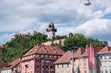Avusturya 'nın tarihi şehir merkezi Graz. Graz tarihi merkezi (Altstadt), UNESCO Dünya Mirasları Listesi 'ne dahil edilerek Orta Avrupa' nın en iyi korunmuş kentsel gruplarından biridir..
