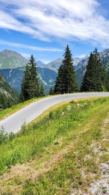 Silvretta (Hochalpenstrasse), Avusturya 'nın Alplerdeki Silvretta dağını geçer. Avusturya Alpleri 'ndeki Silvretta Hochalpenstrasse geçidi muhteşem manzaralı.
