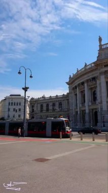 Avusturya 'nın Viyana şehrinde bir yaz günü şehir manzarası