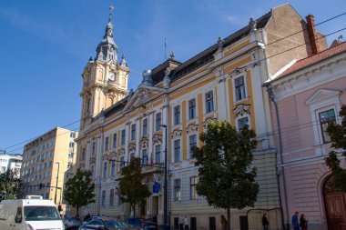 Cluj-Napoca Belediye Binası (Primaria), Transilvanya, Romanya. Cluj Napoca Belediye Binası, 19. yüzyılın sonlarına doğru Viyana Barok tarzında inşa edilmiş tarihi bir binadır..