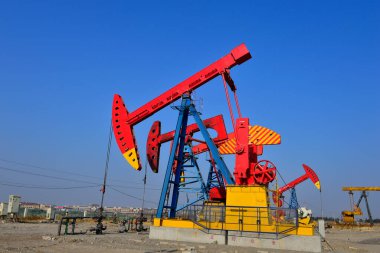 Açık havada yağ pompası.