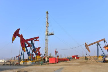 Açık havada yağ pompası.