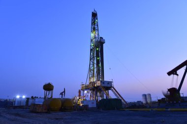 İşletim platformunda petrol sondaj platformu