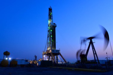 İşletim platformunda petrol sondaj platformu